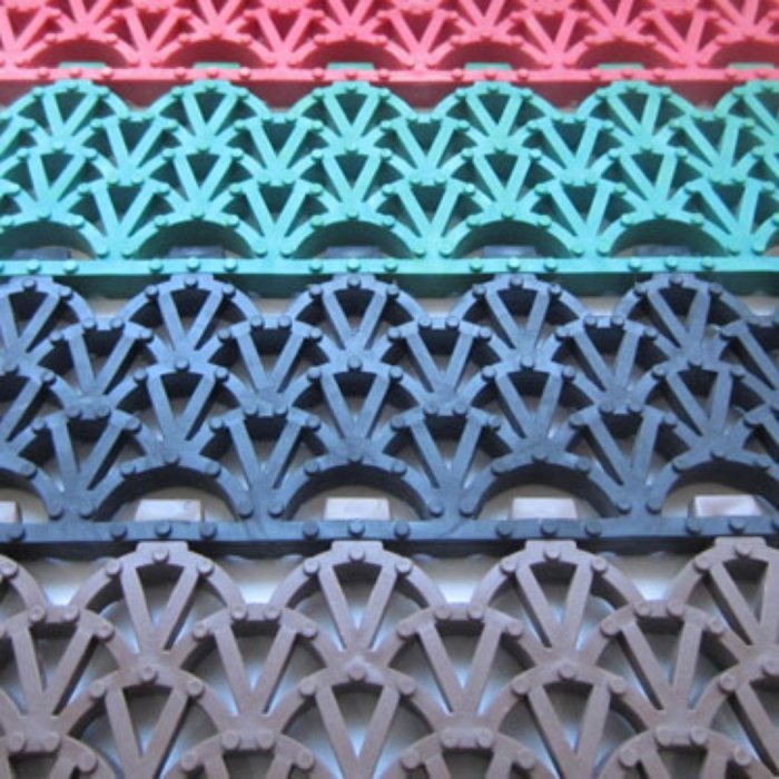 Чистка грязезащитного коврового покрытия